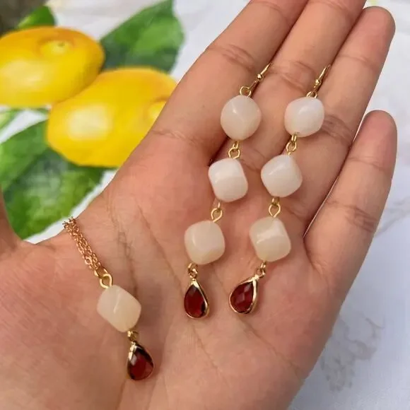 Garnet Wine Red Crystal Glass Cream Moonstone Agate Style Casual Fun Jewelry Set - Picture 3 of 7